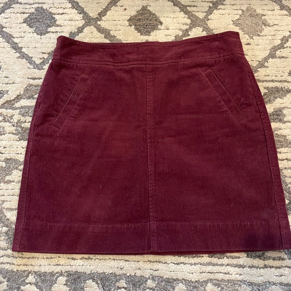 Loft corduroy skirt, burgundy colored with working pockets.